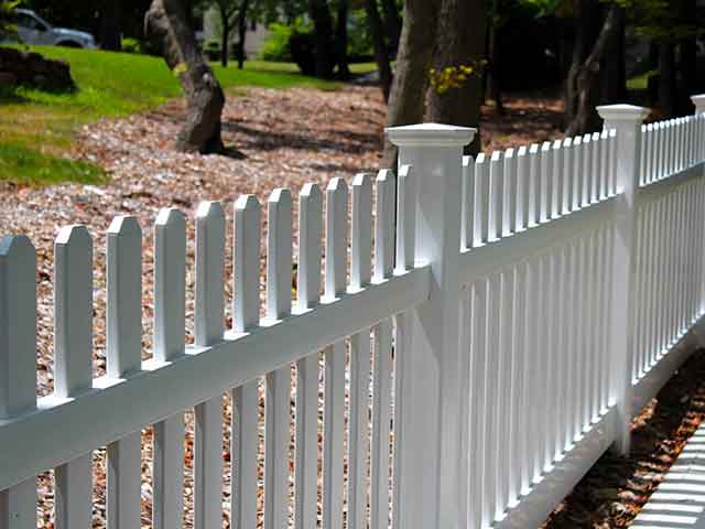 Rockport Classic Dog-Ear Picket Fence Rockport Classic Dog-Ear Picket Fence
