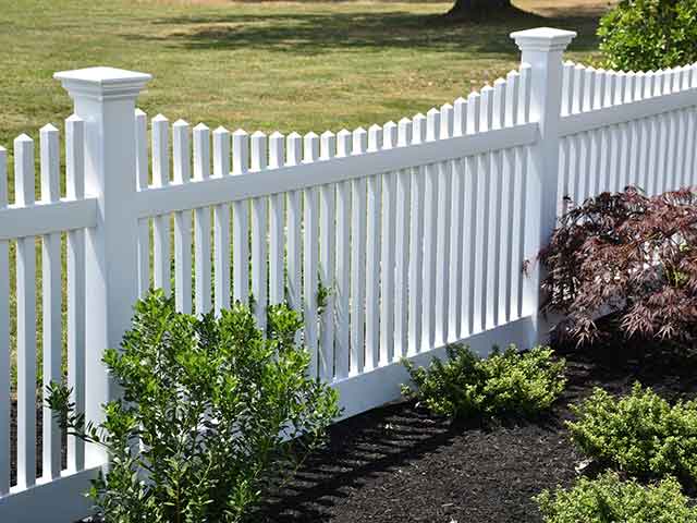 Cape Cod Classic Picked Fence Cape Cod Classic Picked Fence - St. Louis Picket Fence Installers