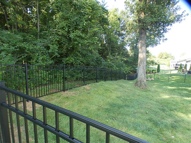Black aluminum fence following a sloped back yard in Eureka, MO
